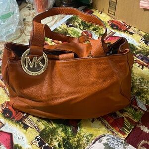 ✨ Michael Kors Large Leather Shoulder Bag – Burnt Orange – Gold Hardware ✨